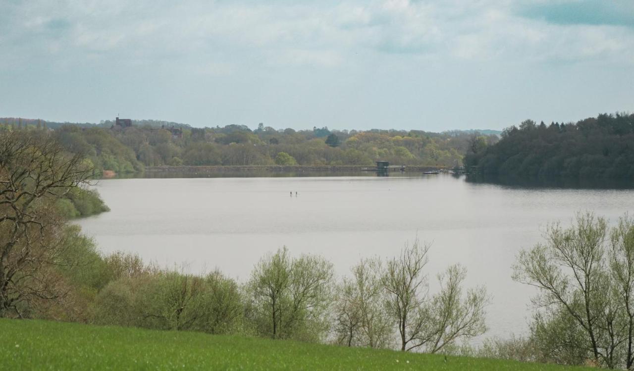 Quirky Vintage Horsebox Conversion With Stunning Views Of Ardingly Reservoir Balcombe Exterior photo