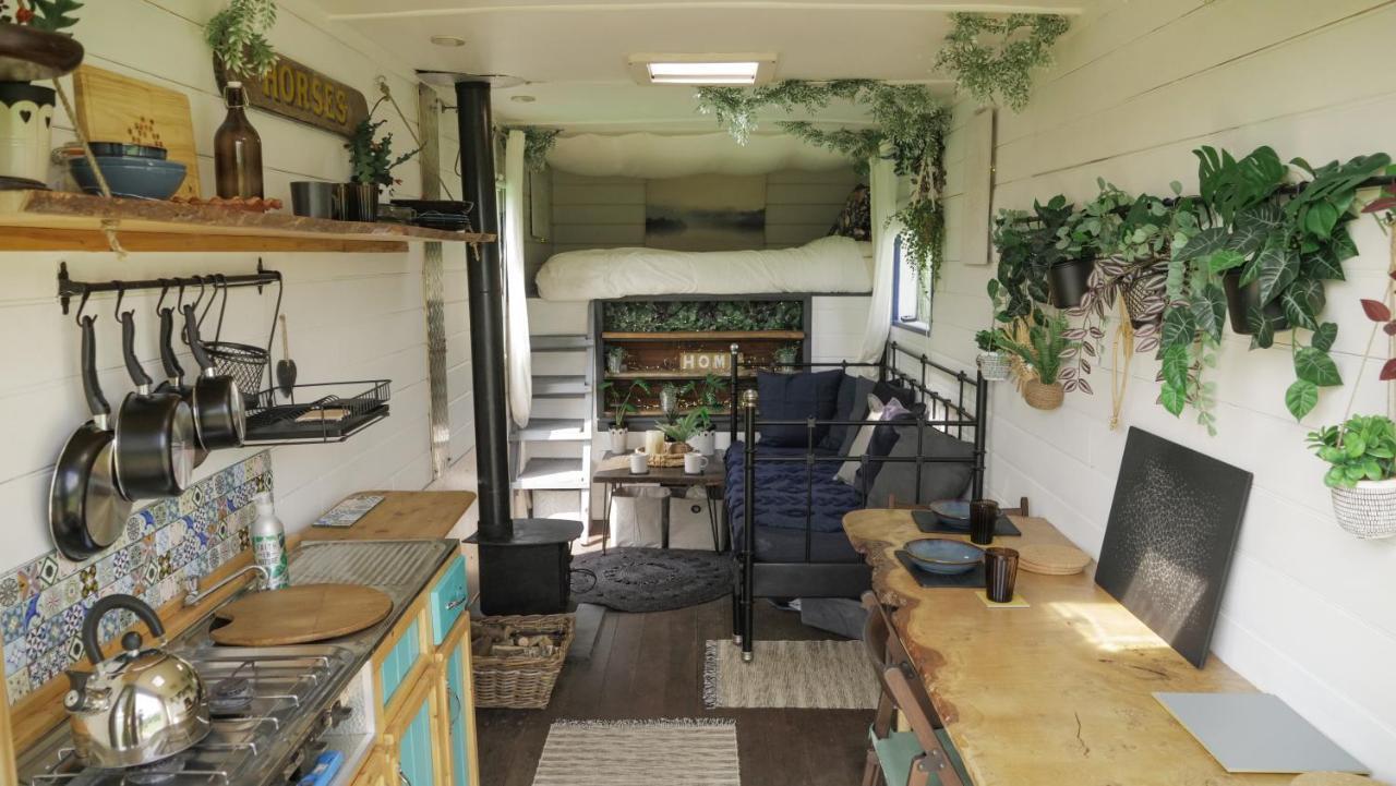 Quirky Vintage Horsebox Conversion With Stunning Views Of Ardingly Reservoir Balcombe Exterior photo
