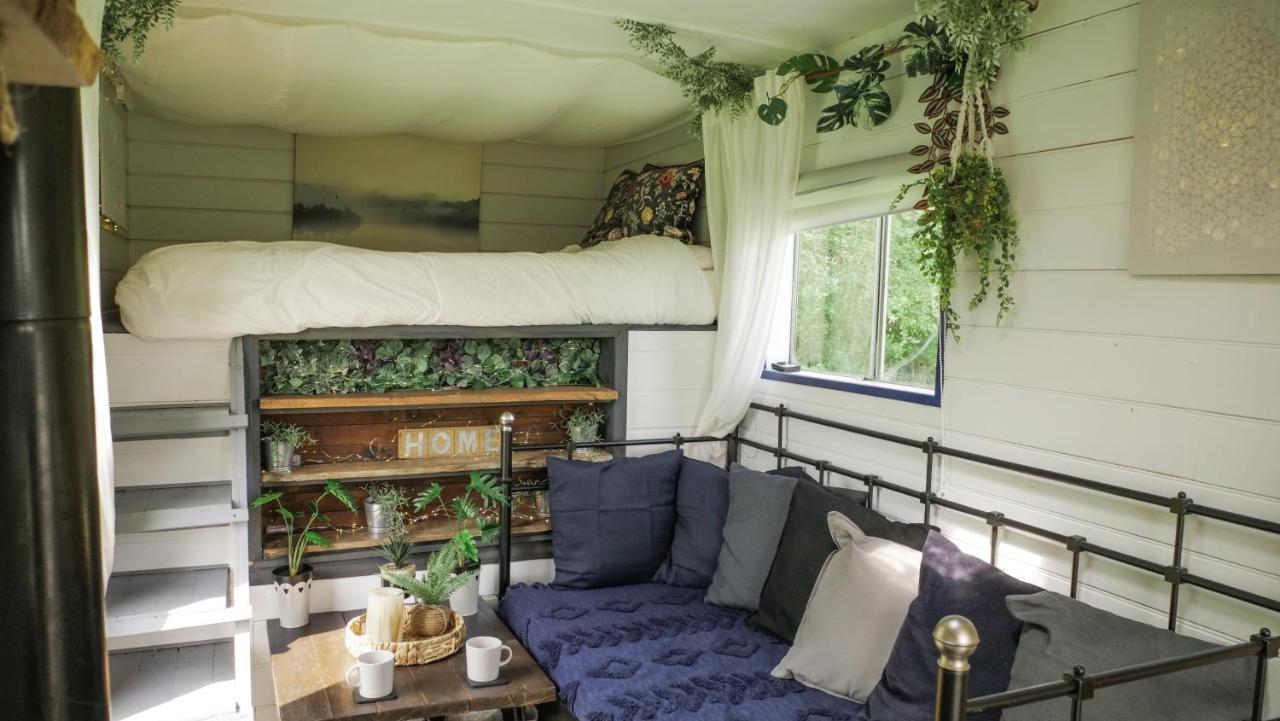 Quirky Vintage Horsebox Conversion With Stunning Views Of Ardingly Reservoir Balcombe Exterior photo
