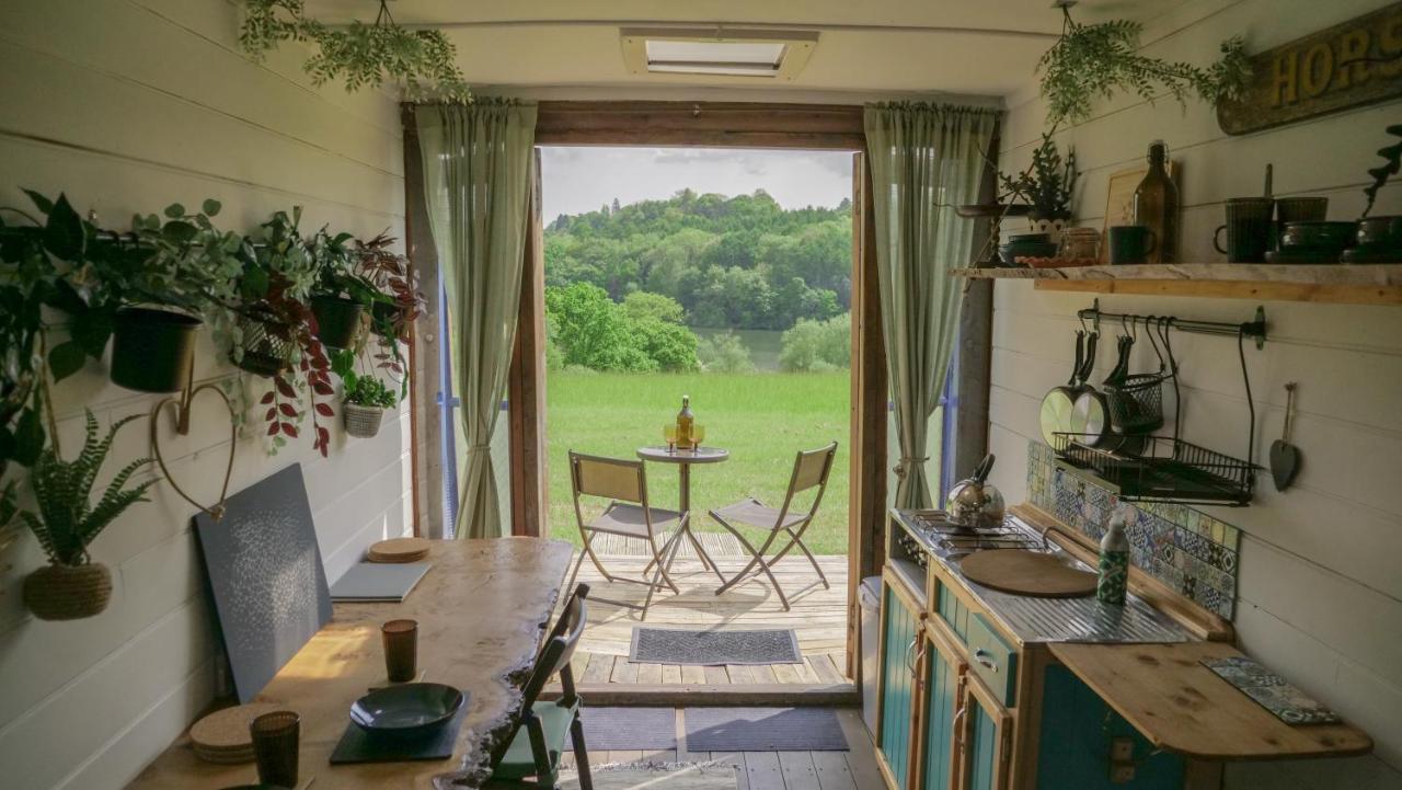 Quirky Vintage Horsebox Conversion With Stunning Views Of Ardingly Reservoir Balcombe Exterior photo